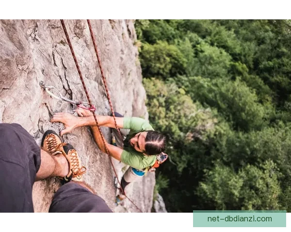 攀岩杯赛：挑战极限，征服高峰