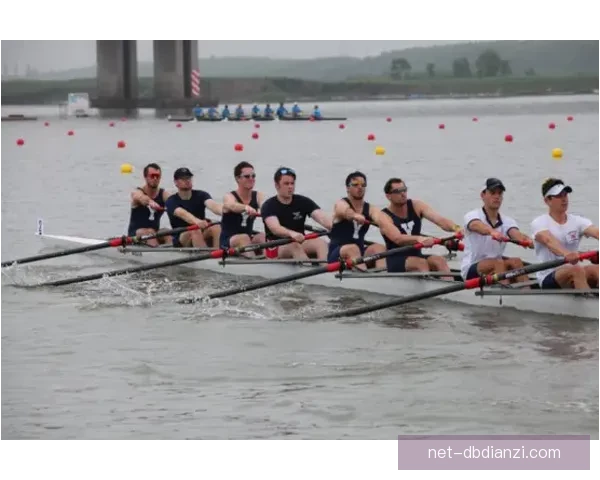 赛艇竞速：挑战极限，刷新记录